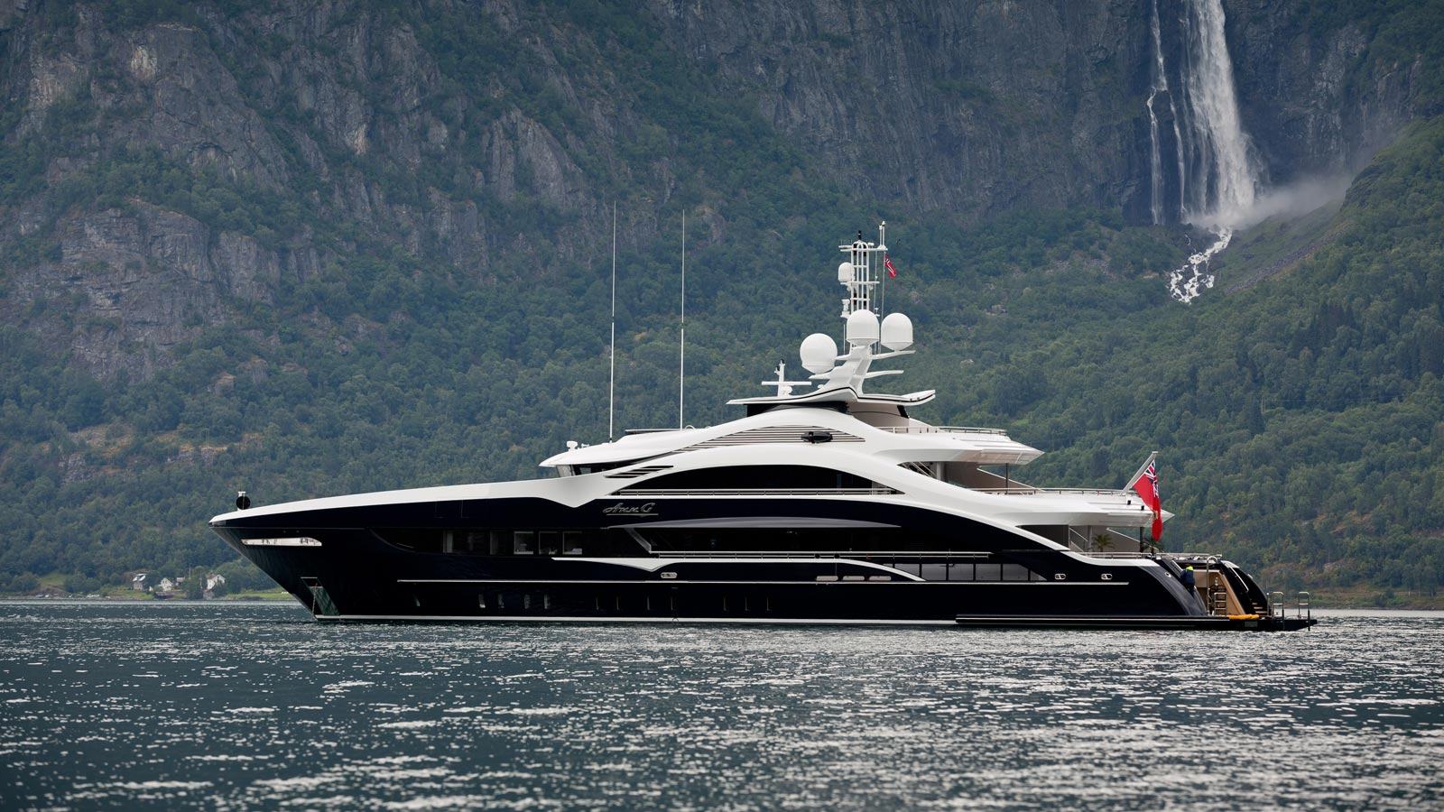 Ann G - Heesen official image