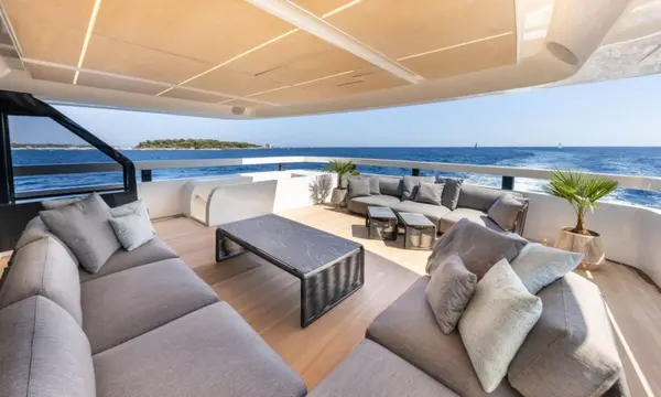 28.5m Extra Yachts UILIA Gets €600,000 Asking-Price Reduction — source image