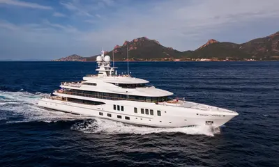 SYNTHESIS 74m Amels - Burgess official listing image