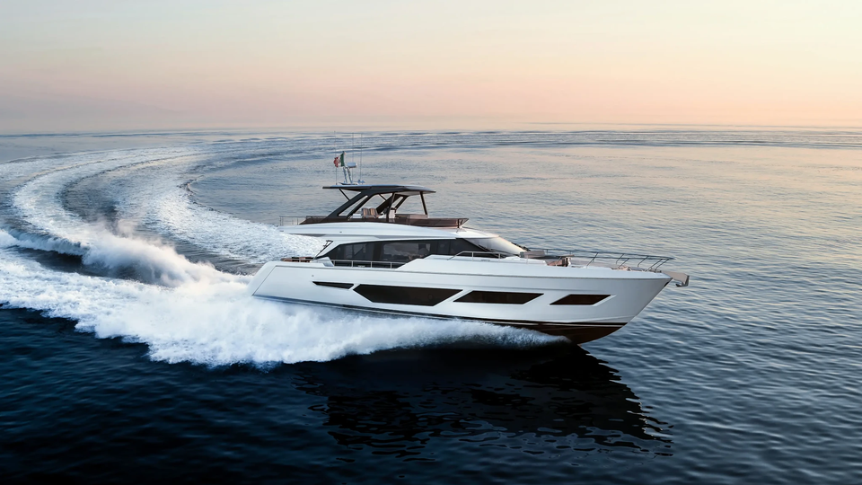 Ferretti Yachts 720