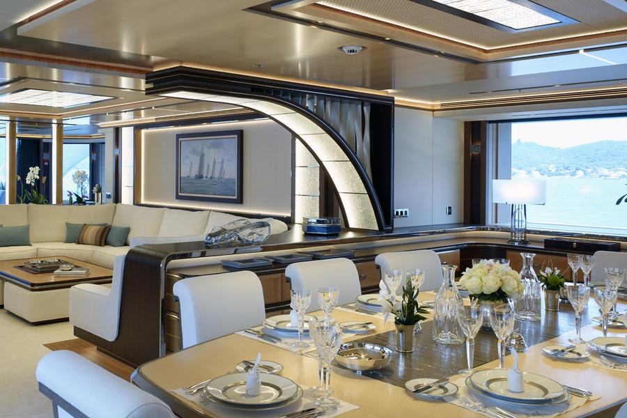 Heesen Galactica interior