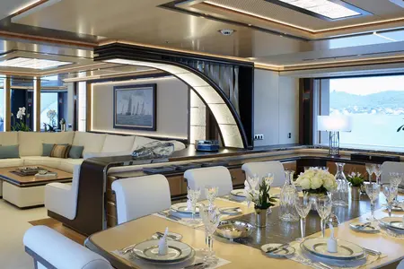 Heesen Galactica interior