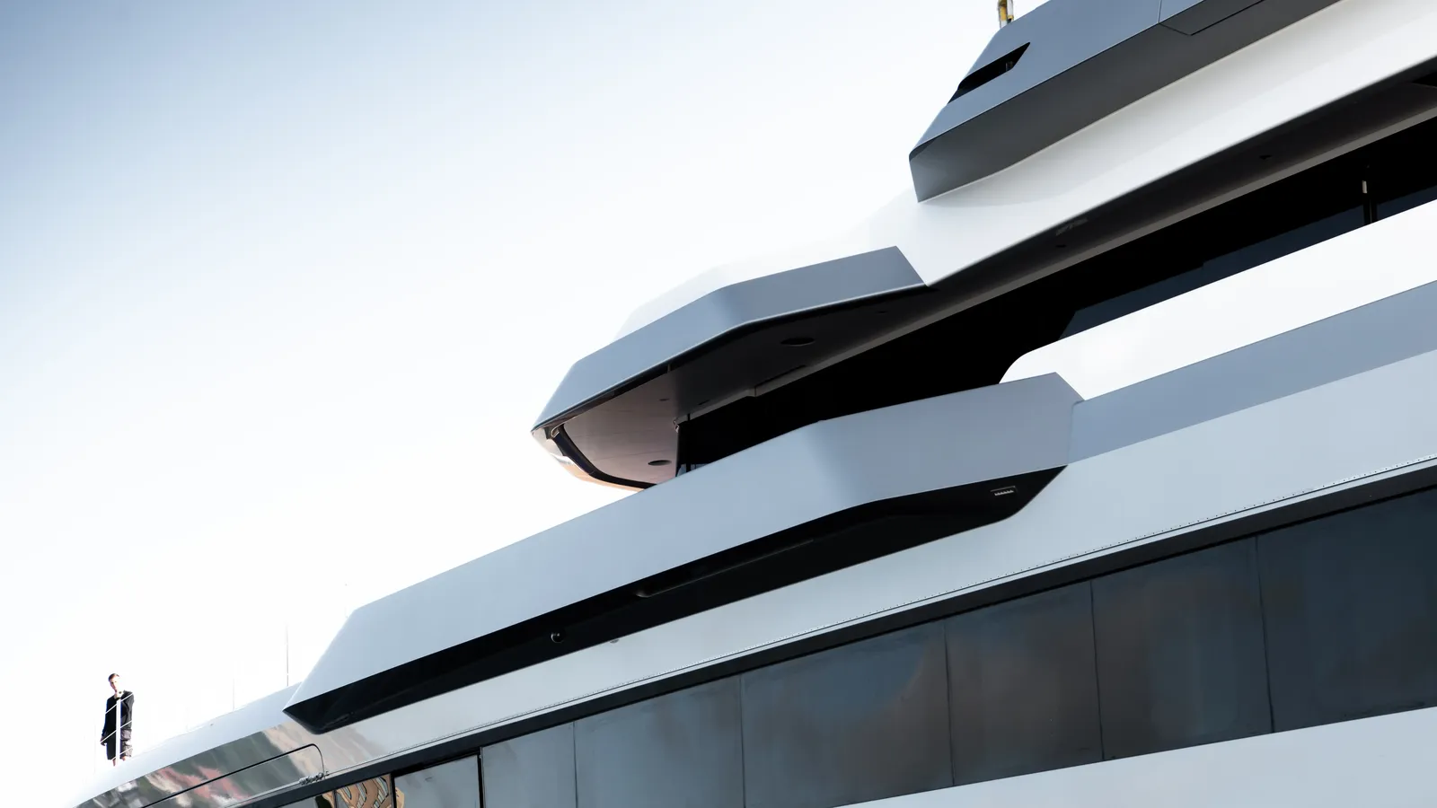 Project-715-Valor-launched-@copyright-Feadship-111