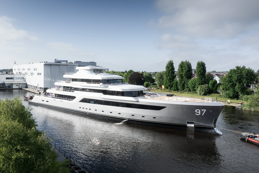 Project-715-Valor-launched-@copyright-Feadship-18