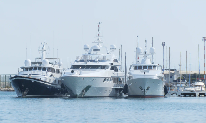 Who builds the most superyachts