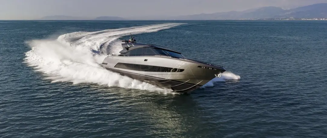 28m AB 95S Heads to Fort Lauderdale with 6,600hp — source image