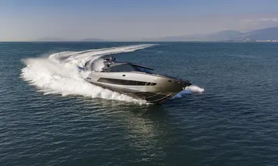 28m AB 95S Heads to Fort Lauderdale with 6,600hp — source image