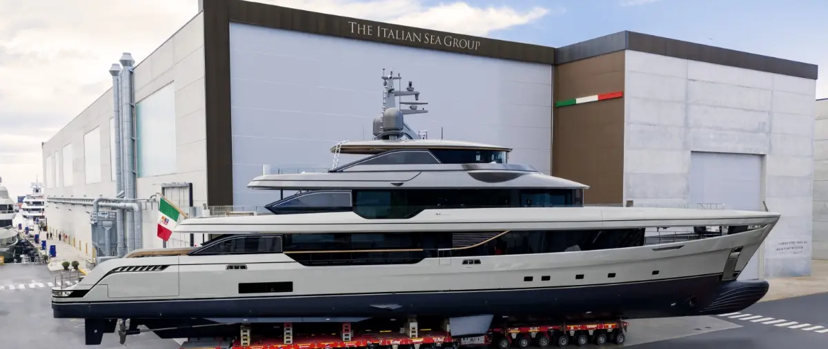 Admiral Yachts launches the first hull of the new semi-custom Panorama line - Admiral Yachts news image