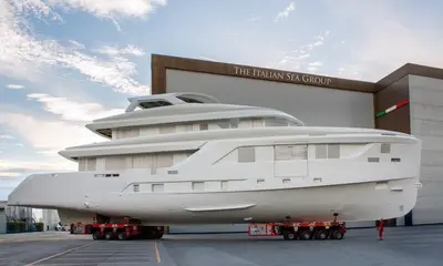 Admiral begins outfitting on Hull No. 1 of the new A-40 line - Admiral Yachts news image