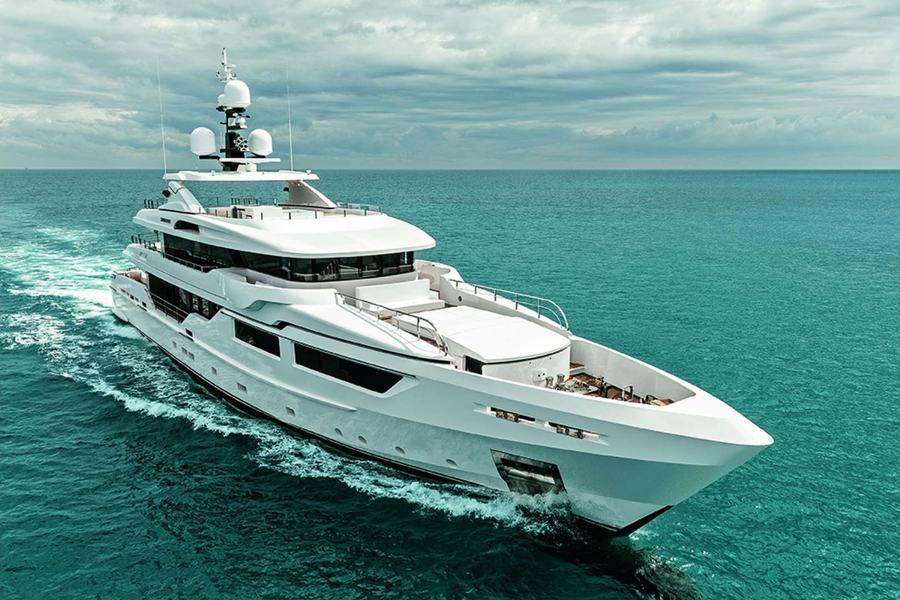 ENTOURAGE by Admiral Yachts