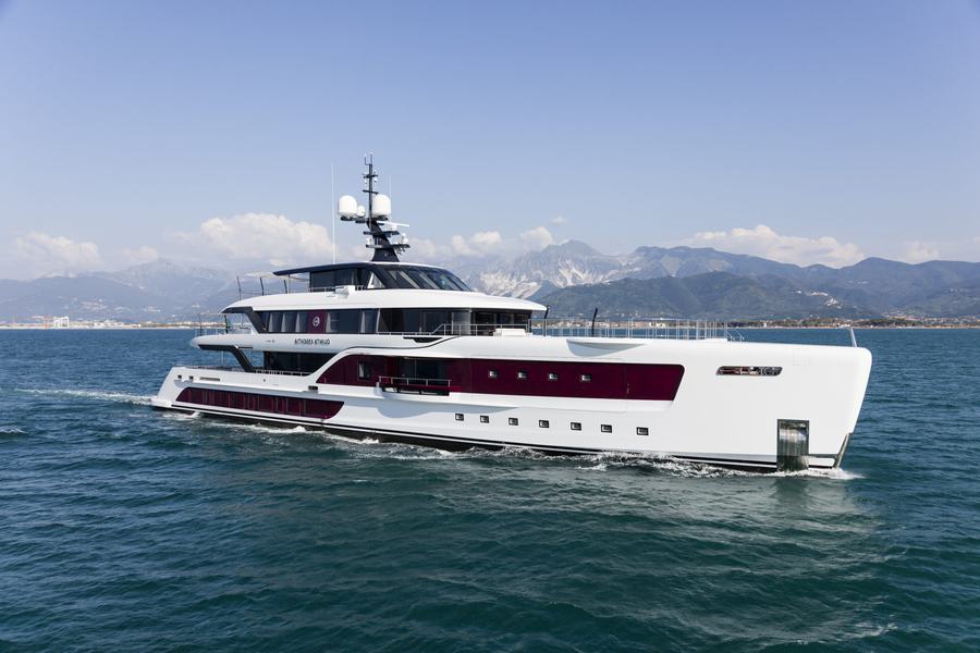 QUINTA ESSENTIA by Admiral Yachts