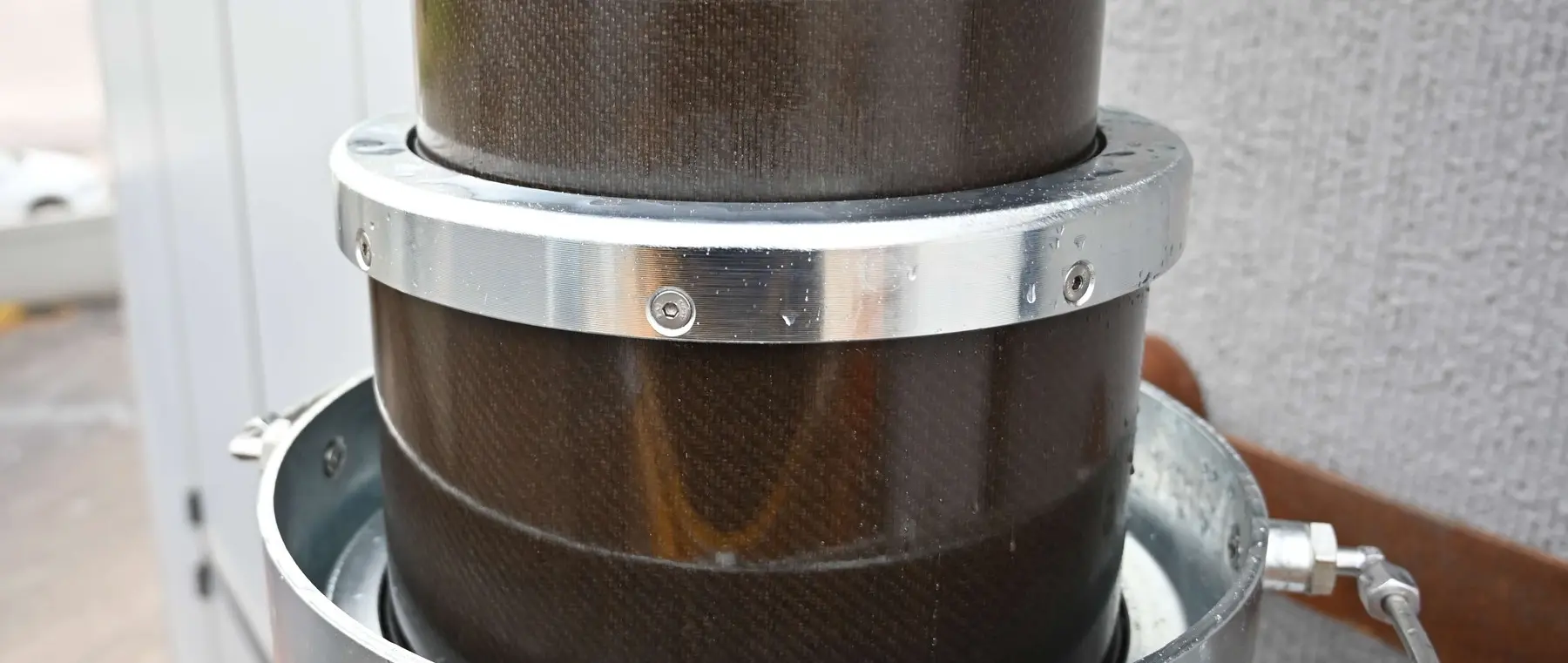 AMS Develops Pneumatic Telescopic Mast for Superyacht Navigation Equipment — source image
