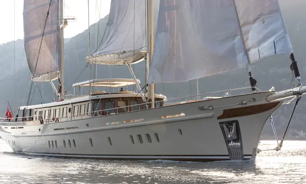 Official ARES Yachts — SIMENA sailing 2026