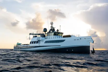 Axis - Damen Yachting official image
