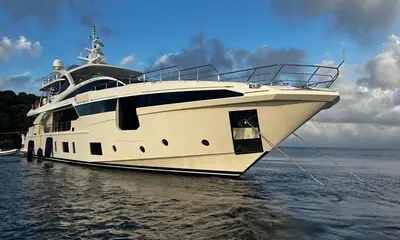 35m Azimut LOVE T Marketed by IYC at €9.5 Million — source image