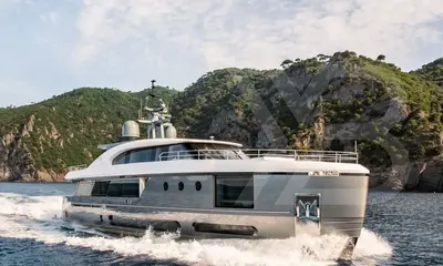 30m Azimut Magellano 30M Aria Reduced by €500,000 to €7.95 Million — source image