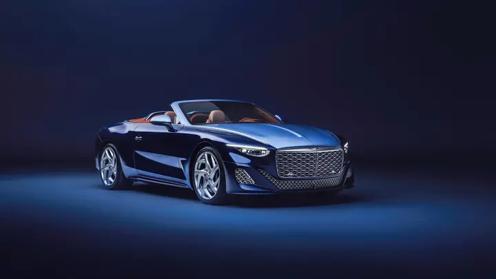 Bentley Batur Convertible #4 Uses Client Colours and 3D-Printed Platinum — official source image