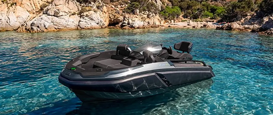Besnati Details 330hp HURLO 325 Tender for Yacht Garages — source image
