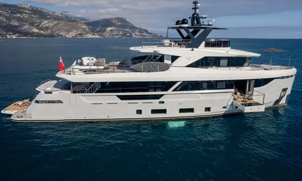 30m Blaundus EBYSHINE Now Advertised at €6.9 Million — source image