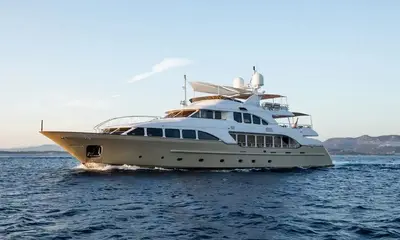 37m Benetti VIRTUE Reduced by $630,000 to $6.495m — source image