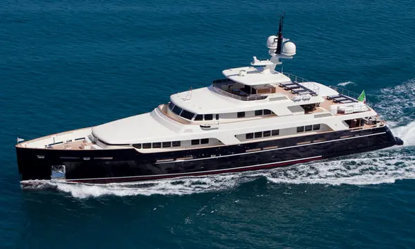 Codecasa news - SALE OF THE CODECASA 42 – Vintage Series Hull #F73