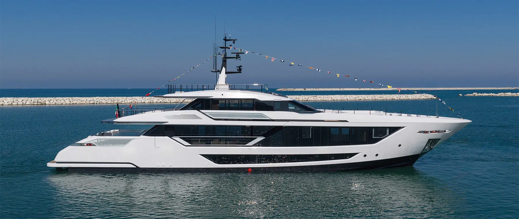 Custom Line Launches First 39.8m Saetta 128 as Three Hulls Sell — source image