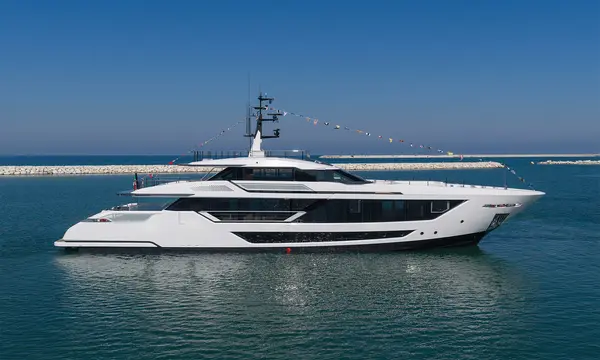 Custom Line Launches First 39.8m Saetta 128 as Three Hulls Sell — source image