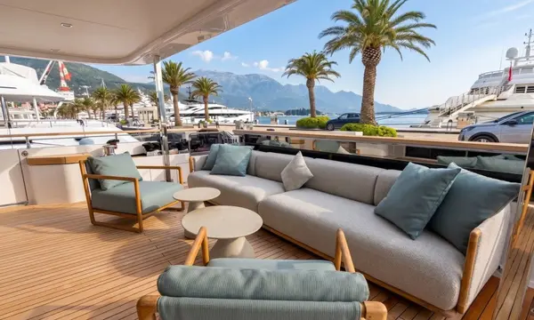 42m Custom Line ALBUS Receives €1 Million Asking-Price Reduction — source image