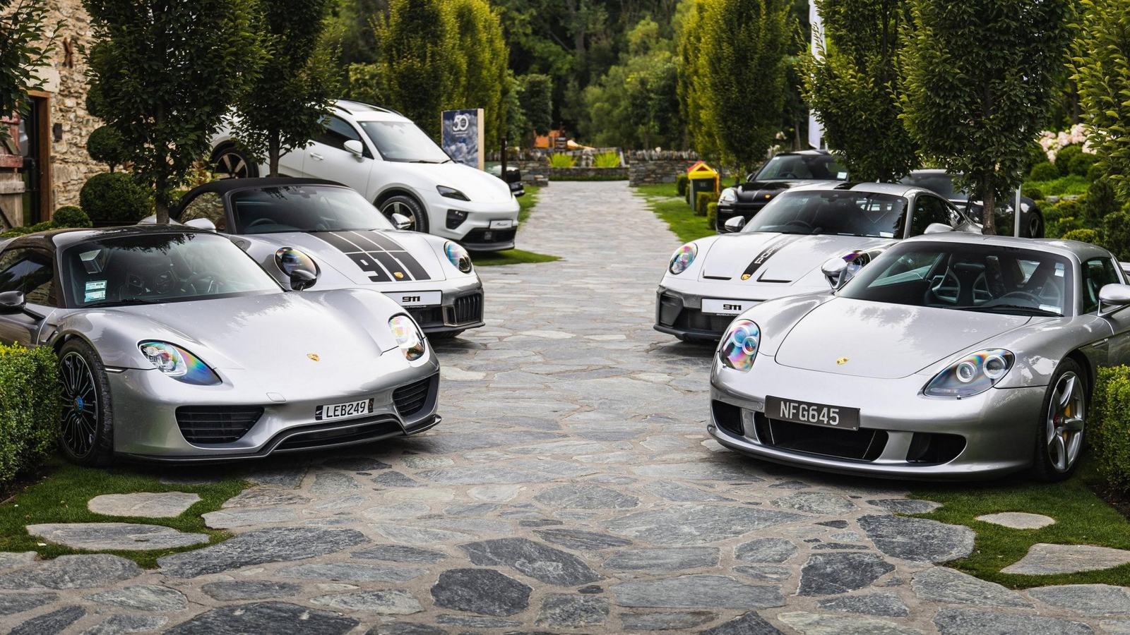 Ayrburn Classic Links Collector Cars and New Zealand Wine Country — official Porsche AG image