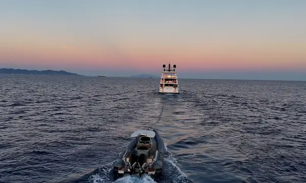 ANDIAMO Uses Dedicated Monitoring for a 900nm Tender Tow — official Pantaenius / Yacht Trace image
