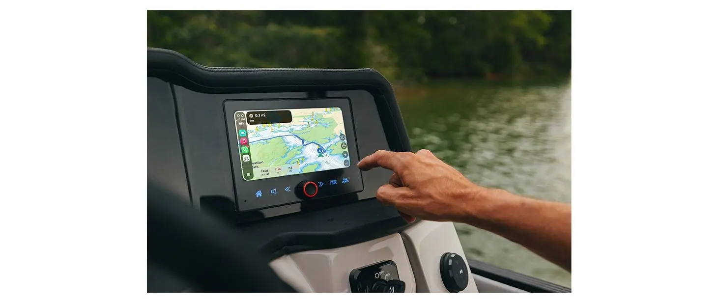 Savvy Navvy Enters Crest and Balise Helm Display Systems — official British Marine / original company release image