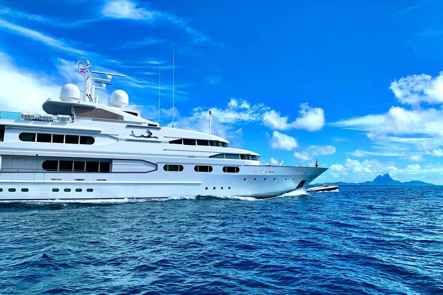 DANCING HARE - Damen Yachting official image