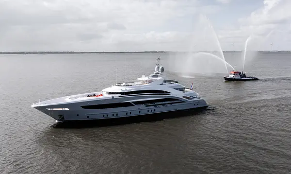 Heesen delivers the 50-metre smart-custom with a hybrid propulsion named Cinderella Noel IV. press image