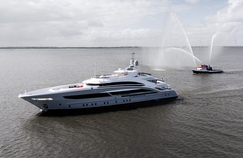 Heesen delivers the 50-metre smart-custom with a hybrid propulsion named Cinderella Noel IV. press image