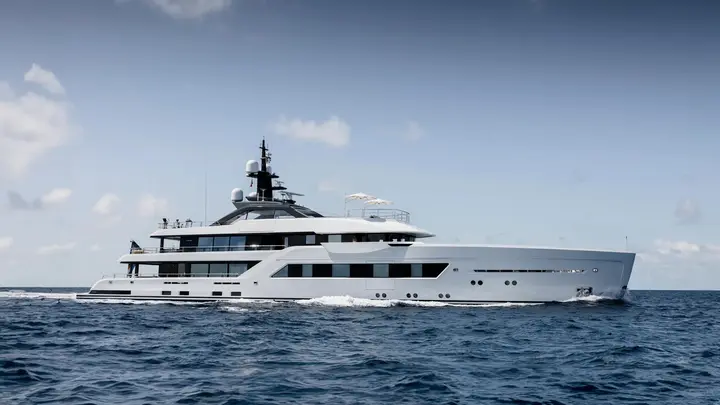 ENTOURAGE - Damen Yachting official image