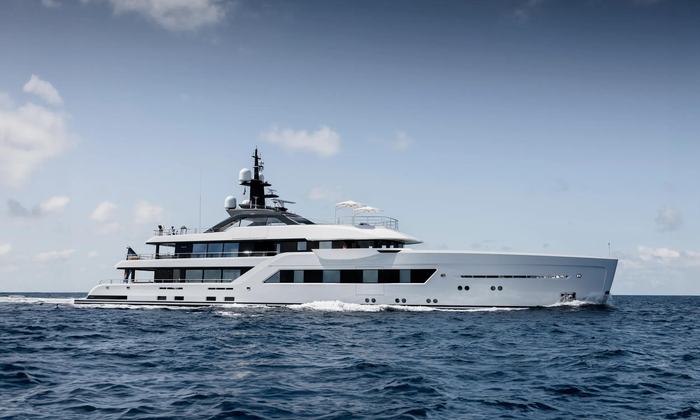 ENTOURAGE - Damen Yachting official image