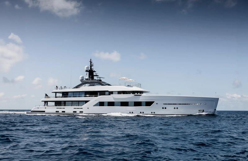 ENTOURAGE - Damen Yachting official image