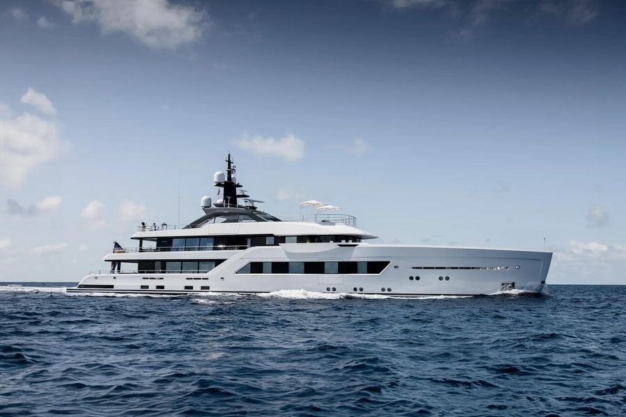 ENTOURAGE - Damen Yachting official image