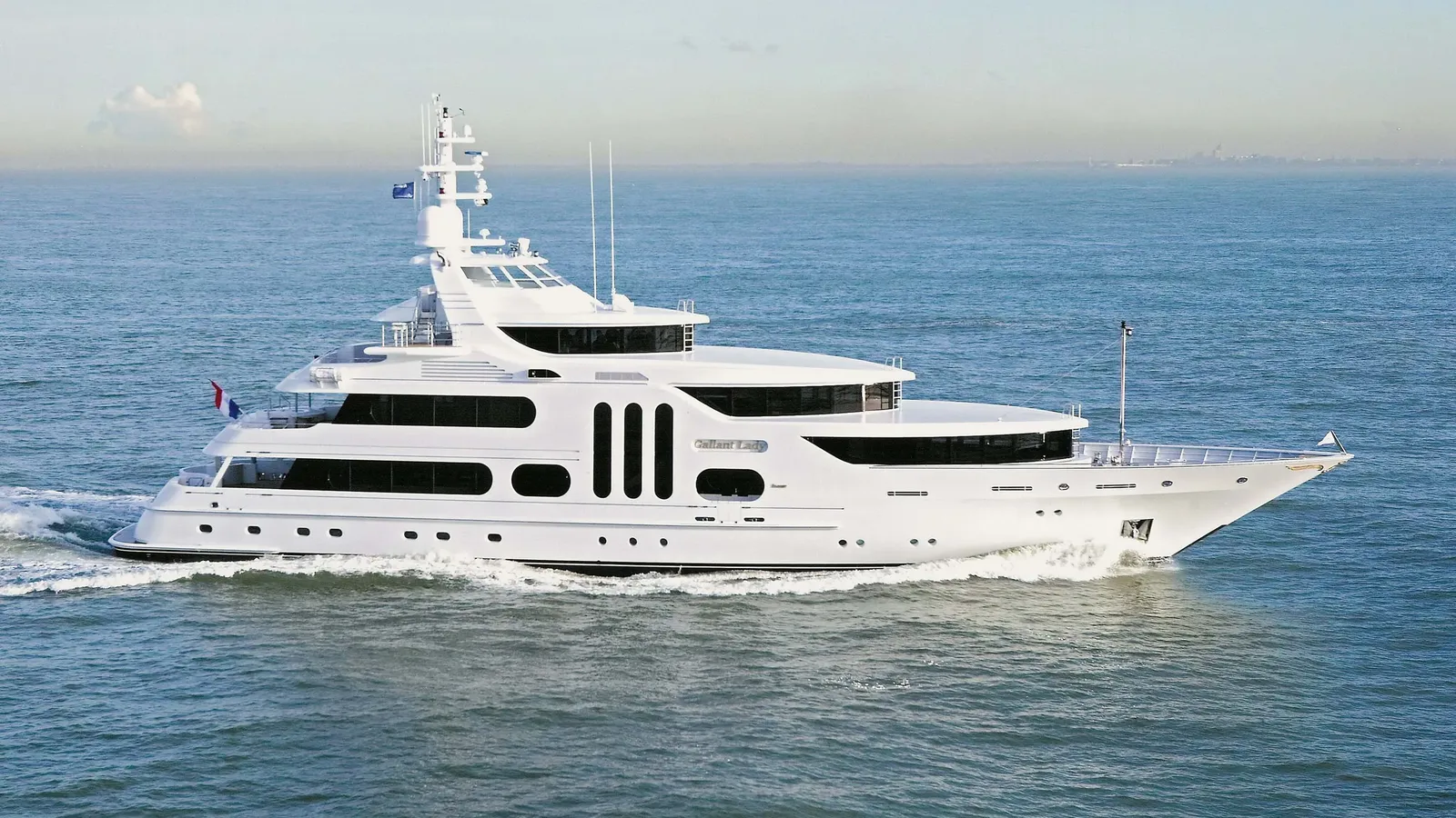 Feadship Space 2007