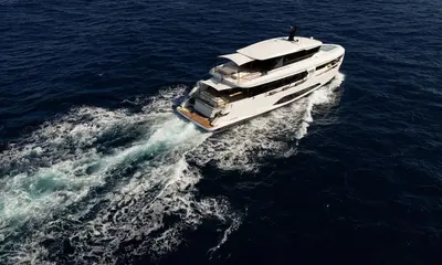 Official Divo Yacht Ferretti Infynito 90 hull 06 image