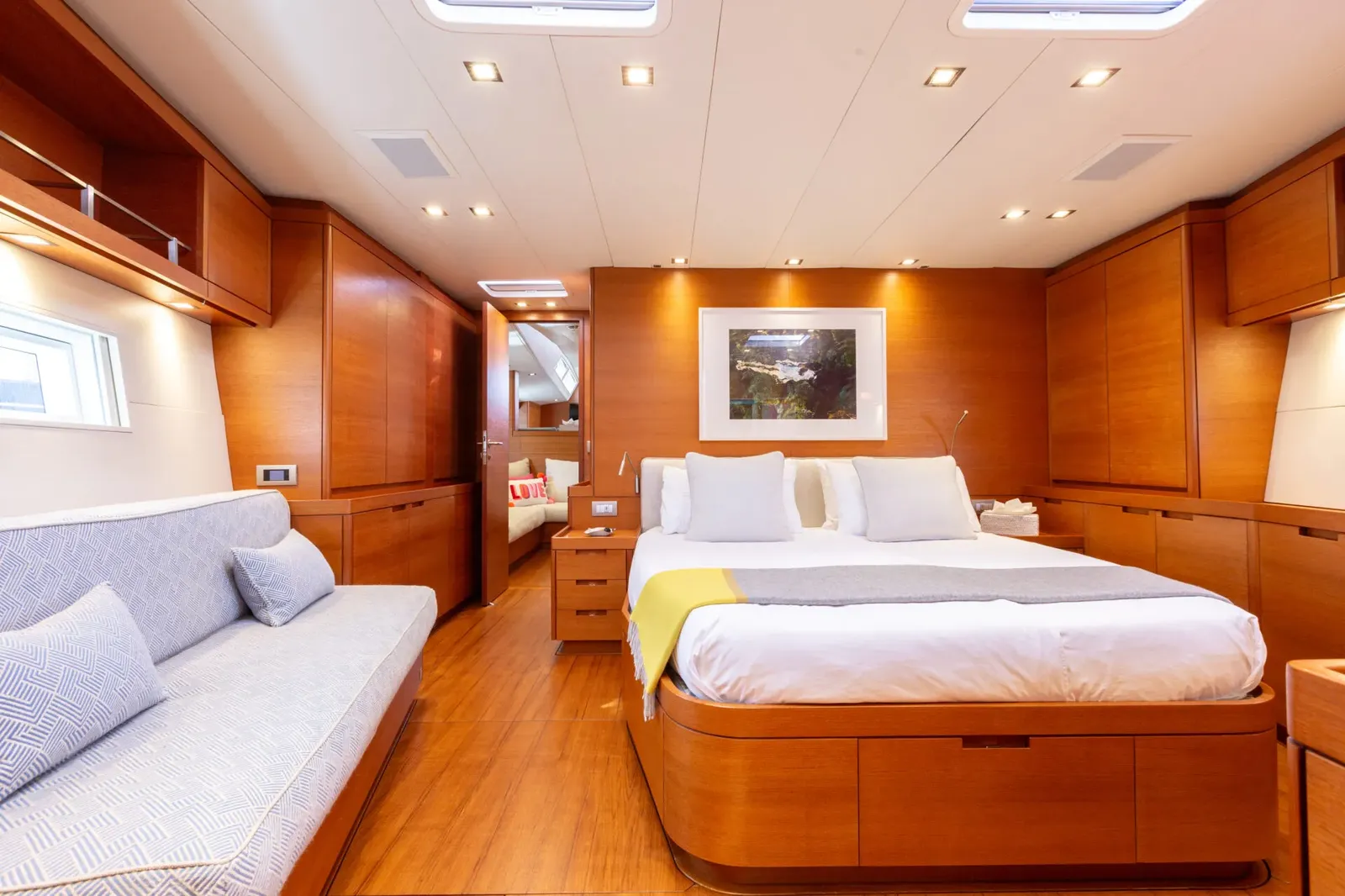 Sothern Wind SW100 S/Y Friday Master cabin