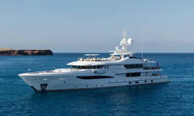 HALO - Damen Yachting official image
