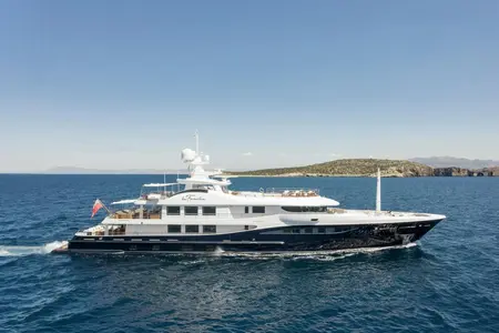 LA FAMILIA - Damen Yachting official image