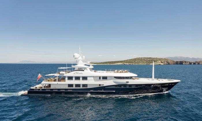 LA FAMILIA - Damen Yachting official image