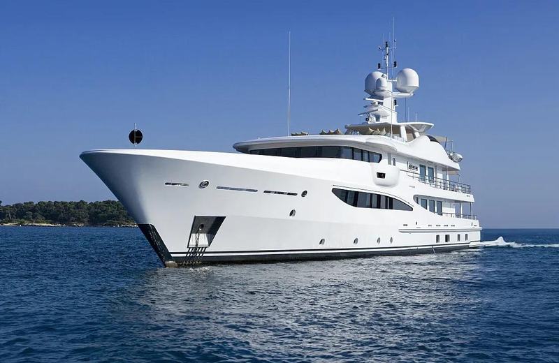 LADY BRAVE - Damen Yachting official image