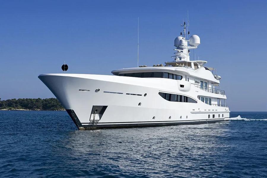 LADY BRAVE - Damen Yachting official image
