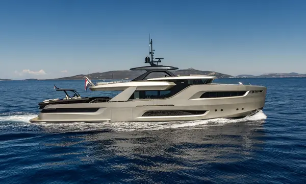 33m Holterman LADY FLEUR Enters Fraser Sales Fleet — source image