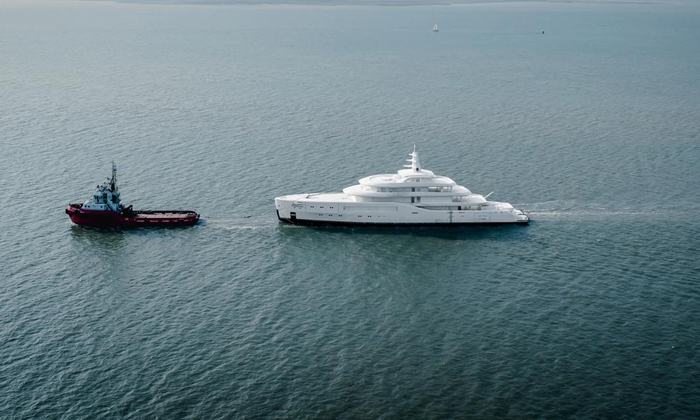 Latest Amels 80 arrives in Vlissingen for outfitting press image