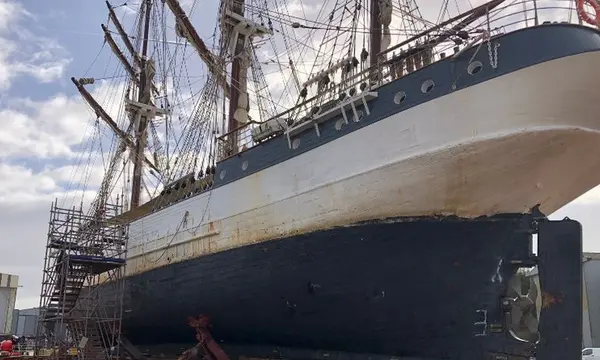 Le Français Refit — International Yacht Paint
