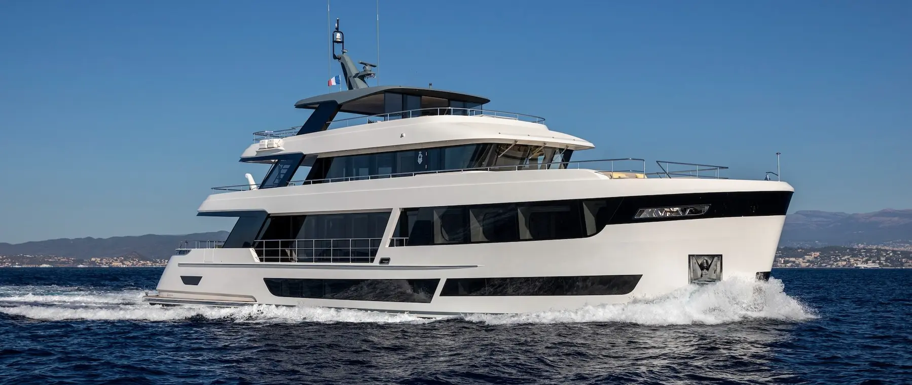 Van der Valk Publishes New Cruising Photography of 34m MARAVI — source image